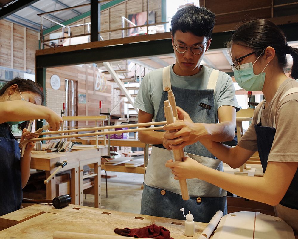 D-School Students as Woodworkers in the Woods – HDG Woodcraft Studio-封面圖
