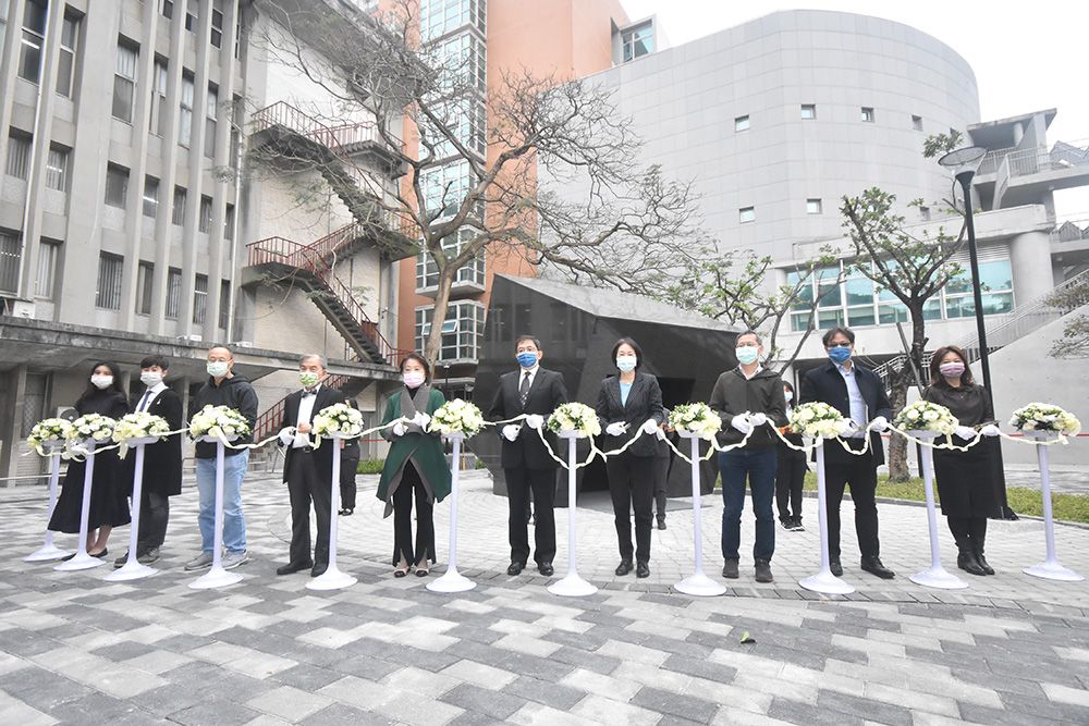 Image1:The opening ceremony for the Dr. Chen Wen-chen Incident Memorial Square at National Taiwan University on February 2nd. Pictured are (from left to right) NTU Student Association President Zoe Yang, NTU Graduate Student Assocation former President Lin Hsin-yeh, Dr. Chen Wen-chen Memorial Foundation Board Member Hwang Chii-Ruey, Dr. Chen Wen-chen's brother-in-law Tai Hsien-ming, Dr. Chen Wen-chen Memorial Foundation Chairwoman Yang Huang Maysing, NTU President Kuan Chung-ming, NTU Executive Vice President Chiapei Chou, NTU Department of Mathematics Chair Tsui Mao-Pei, NTU Vice President for General Affairs Louis Ge, and NTU Graduate Institute of Building &amp; Planning Associate Professor Liling Huang.