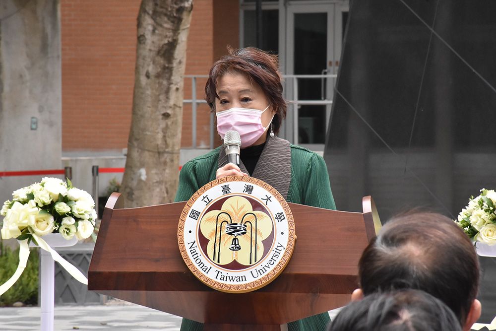 Image2:Dr. Chen Wen-Chen Memorial Foundation Chairwoman Yang Huang Maysing (黃美幸) gives her remarks at the opening ceremony for the Dr. Chen Wen-Chen Incident Memorial Square.