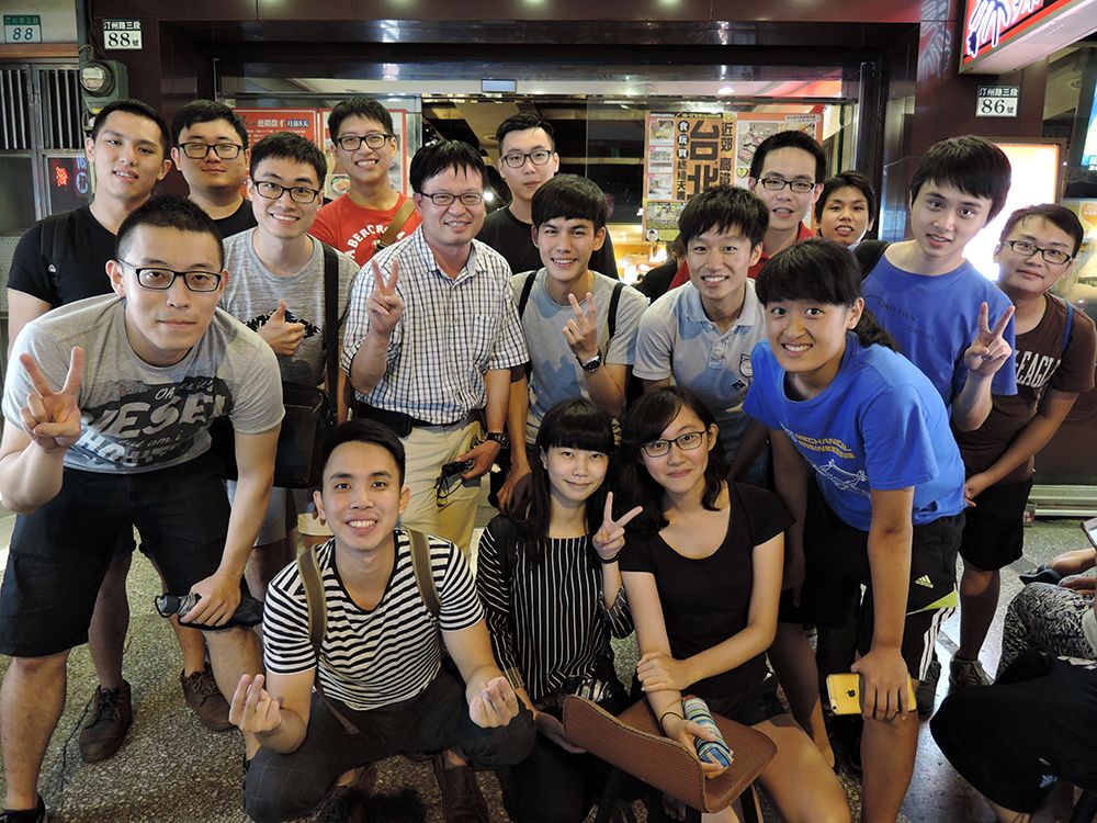 Image3:Welcome and farewell dinner of Multiscale Systems Lab  on July 12, 2016. Pin-Yi Chen (first row, third from the left), An Yen (top row, fourth from the right).