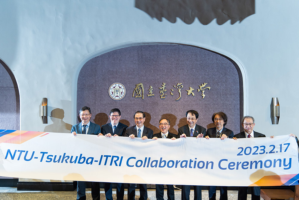 Image4:The NTU Center for Artificial Intelligence and Advanced Robotics (AIROBO), the UT Center for Artificial Intelligence Research, and the Industrial Technology Research Institute (ITRI) announcing the beginning of trilateral collaborations on AI-related research.