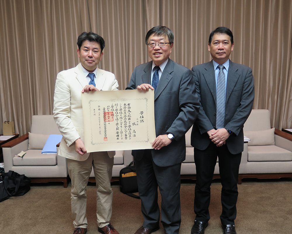 日本富山大學來訪 副校長捐贈臺北帝國大學第一號博士學位證書-封面圖