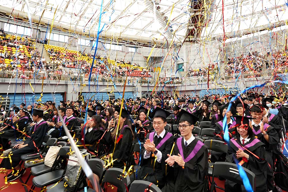 圖1:國立臺灣大學5月27日於綜合體育館舉辦111學年度畢業典禮。