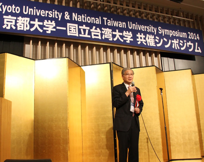 楊校長 9 月 1 日與校內 14 個領域 121 人前往日本京都大學參加 「京大臺大研討會」，臺大各學院約七位教授出席會議。