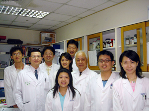 Dr. Wen Fang Cheng, Dr. C. Y. Hsieh and lab members took the photograph together