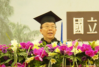 Si-chen Li delivered a speech