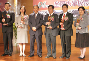 Lo and Wei in the awarding ceremony