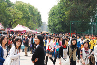 many students to participate the Department Expo.